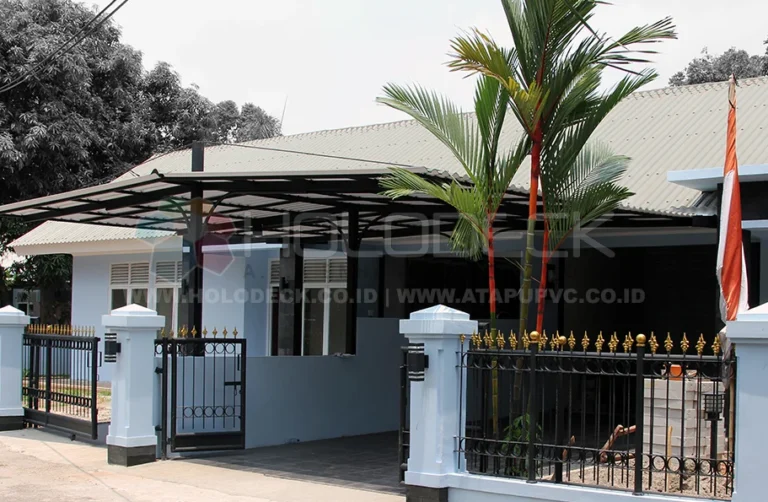 Kanopi teras rumah dengan atap UPVC Holodeck